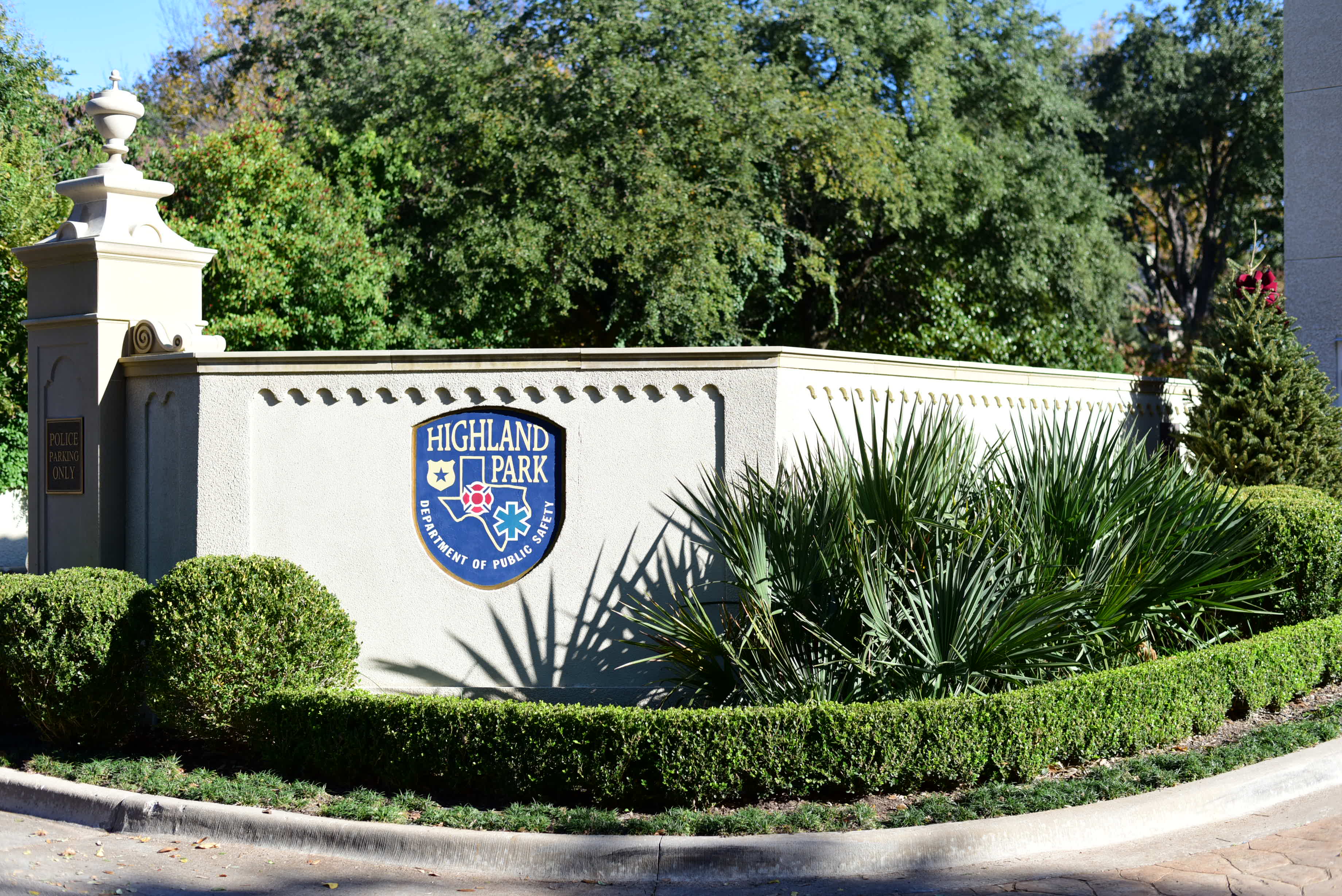 Highland Park sign on fence wall